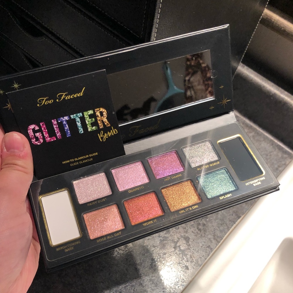 Too Faced: Glitter Bomb Palette